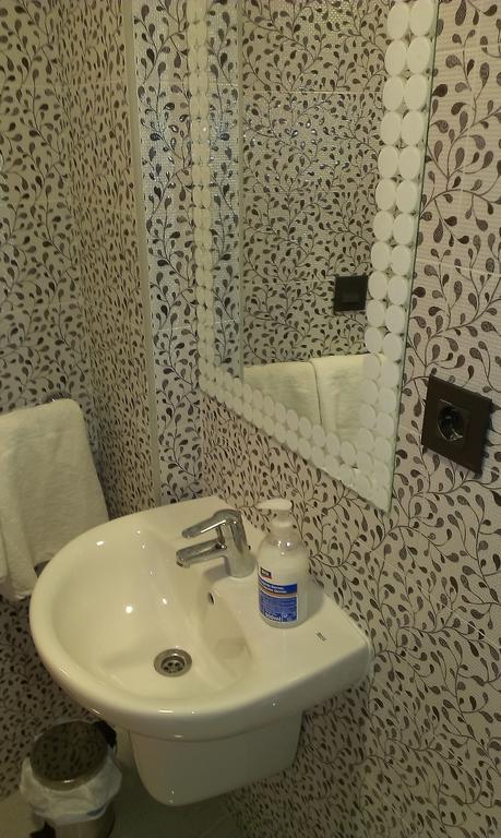 Hostal Bisbal Only Adults No Ac Valencie Pokoj fotografie